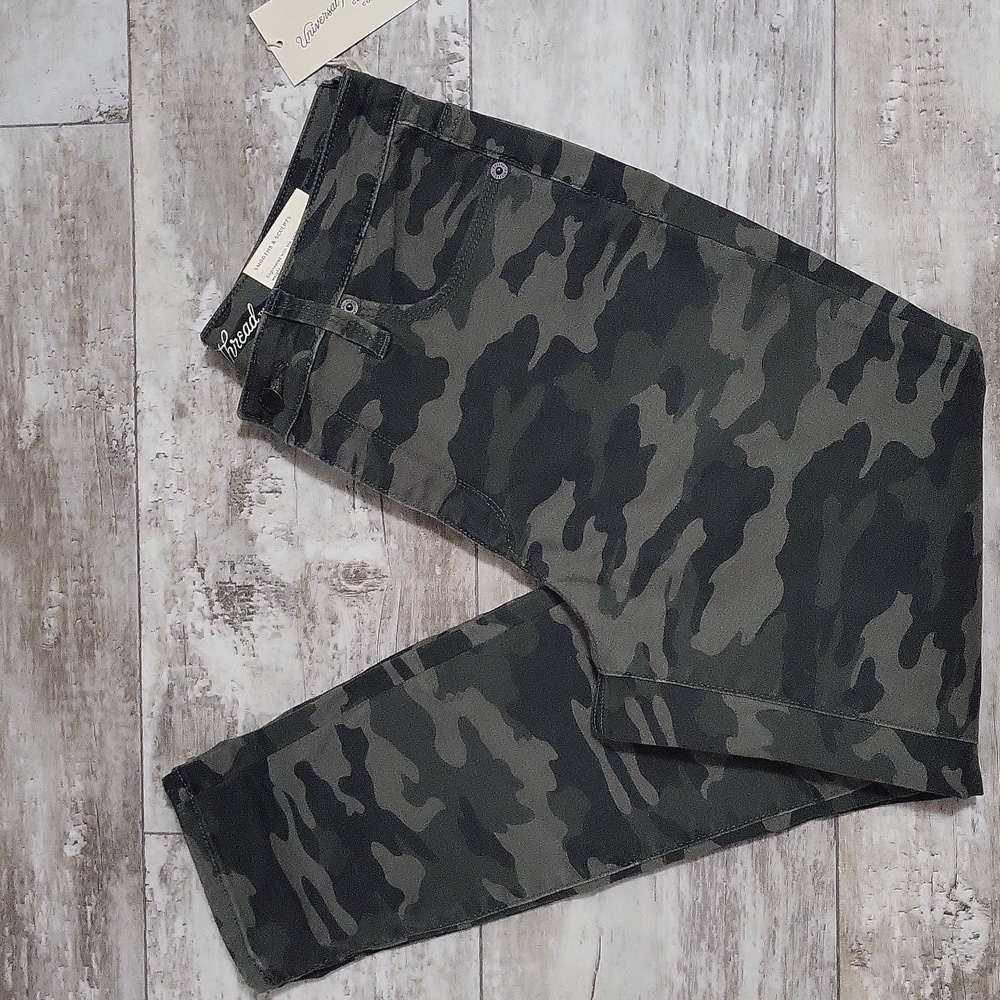 Universal Thread High Rise Skinny Crop Camo Jeans